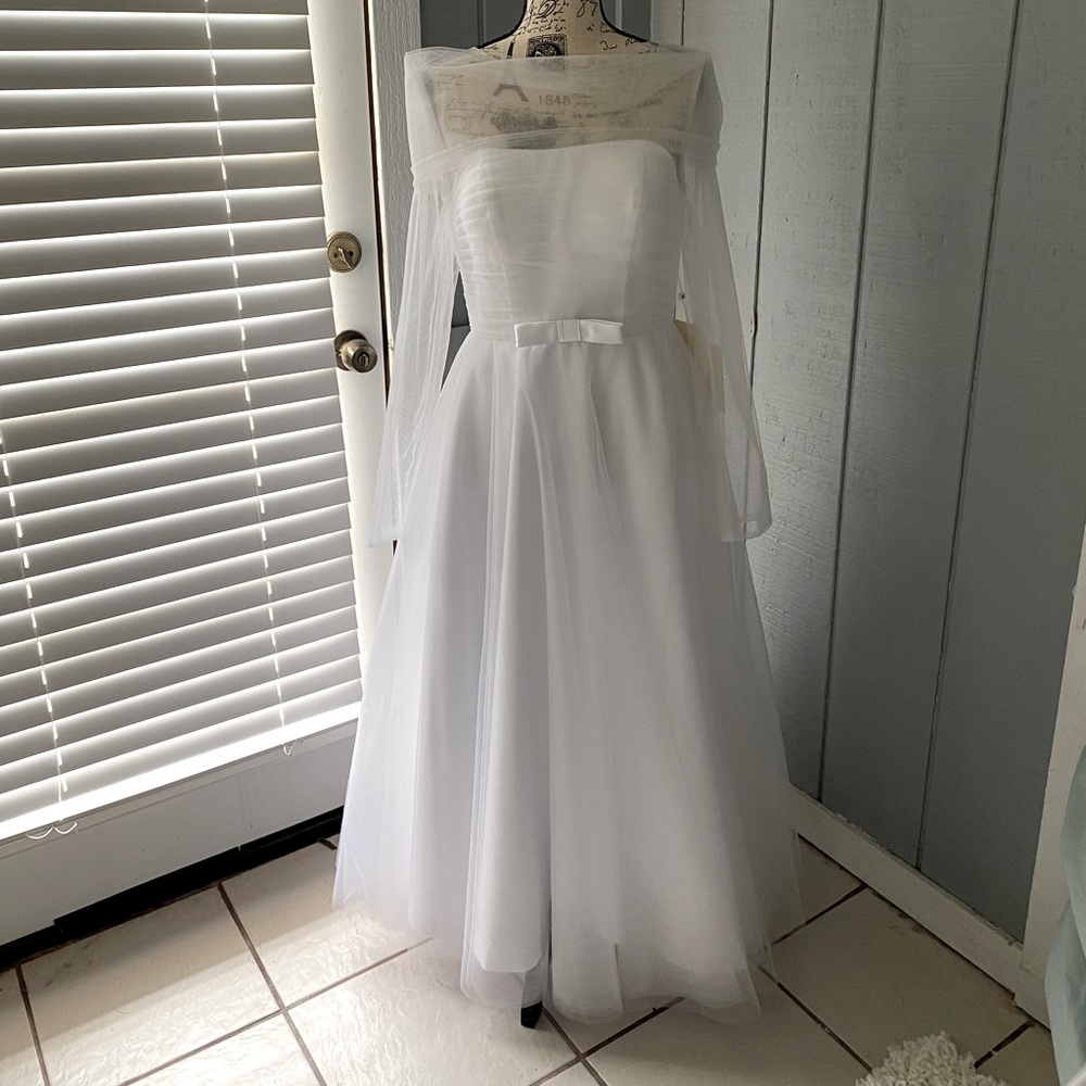 Audrey Hepburn-inspired NWT Size 6 Aline Wedding Dress 💍
